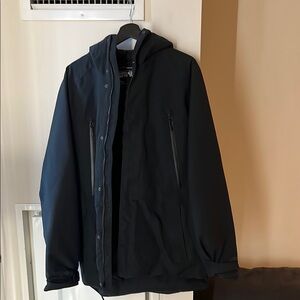 Mountain Hardwear Black Raincoat with Hood